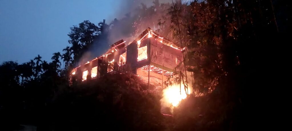 ASSAM RIFLES SWIFTLY RESPOND TO A FIRE INCIDENT AT NEW KAIPHUNDAI VILLAGE, MANIPUR ASSAM RIFLES SWIFTLY RESPOND TO A FIRE INCIDENT AT NEW KAIPHUNDAI VILLAGE, MANIPUR