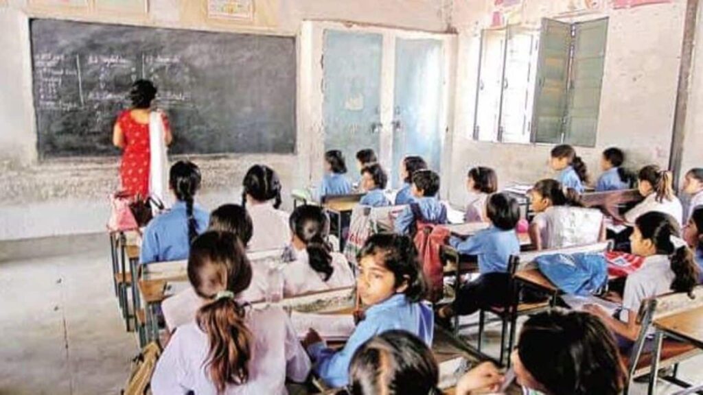 Government school teachers who arrive late will either lose their pay or have their leave taken away. Government school teachers who arrive late will either lose their pay or have their leave taken away.