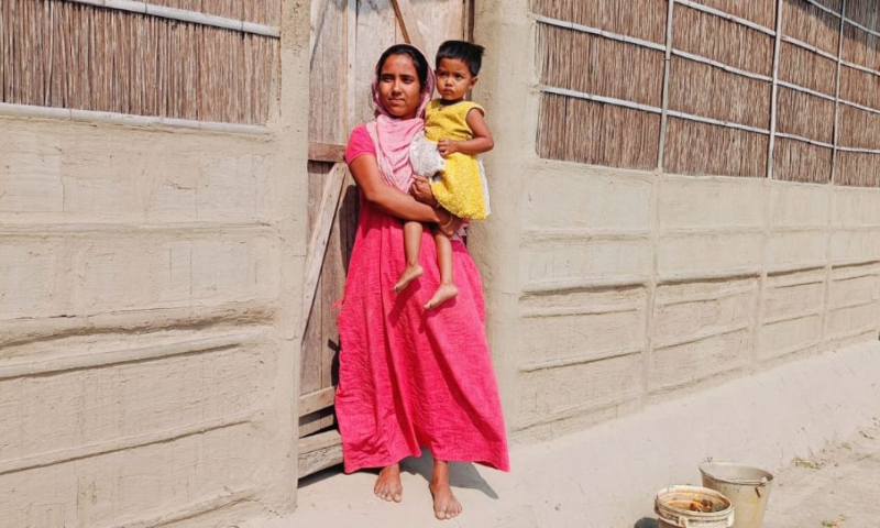 Women in Assam, often overlooked, are engaged in a solitary and challenging struggle against severe flooding. Women in Assam, often overlooked, are engaged in a solitary and challenging struggle against severe flooding.