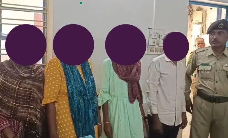 Tripura: Three Indian touts and five Bangladeshi nationals are detained for human trafficking Tripura: Three Indian touts and five Bangladeshi nationals are detained for human trafficking