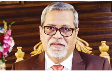 Before being arrested, a mob in Dhaka assaults former Bangladesh Chief Election Commissioner Nurul Huda. Before being arrested, a mob in Dhaka assaults former Bangladesh Chief Election Commissioner Nurul Huda.