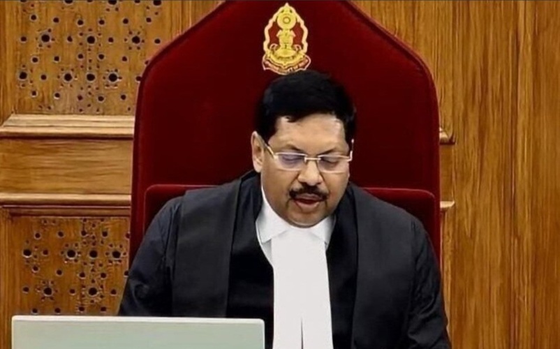 A lawyer tries to poke fun at CJI at the Supreme Court. A lawyer tries to poke fun at CJI at the Supreme Court.