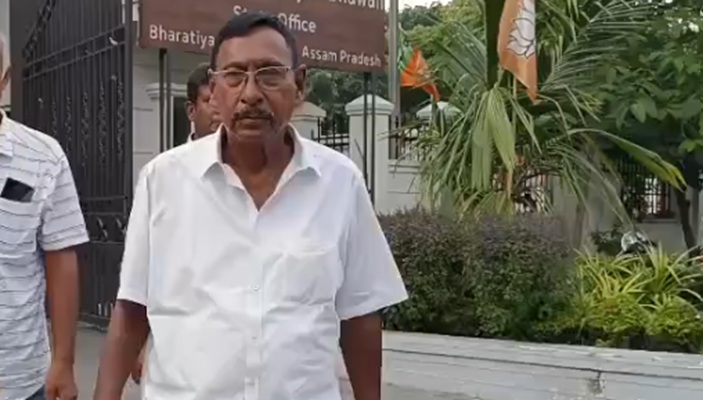 17 people, including former Union Minister Rajen Gohain, left the BJP for the “betrayal” of indigenous populations. 17 people, including former Union Minister Rajen Gohain, left the BJP for the “betrayal” of indigenous populations.