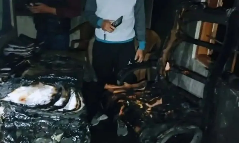 Manipur: Unidentified criminals burnt the Churachandpur SDO office on fire. Manipur: Unidentified criminals burnt the Churachandpur SDO office on fire.