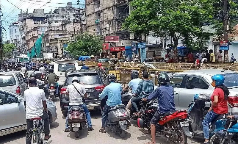 Guwahati is experiencing a severe traffic jam as people go to the recently opened park. Guwahati is experiencing a severe traffic jam as people go to the recently opened park.