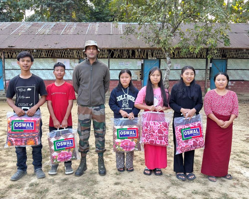 ASSAM RIFLES DISTRIBUTES ESSENTIAL ITEMS IN  MANIPUR